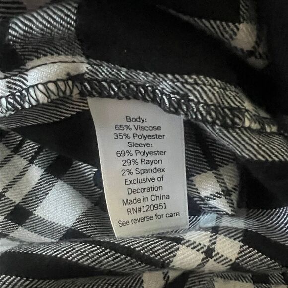 🛍️ SO Black White Plaid long sleeve button up flannel top Shirt size small - Picture 9 of 9